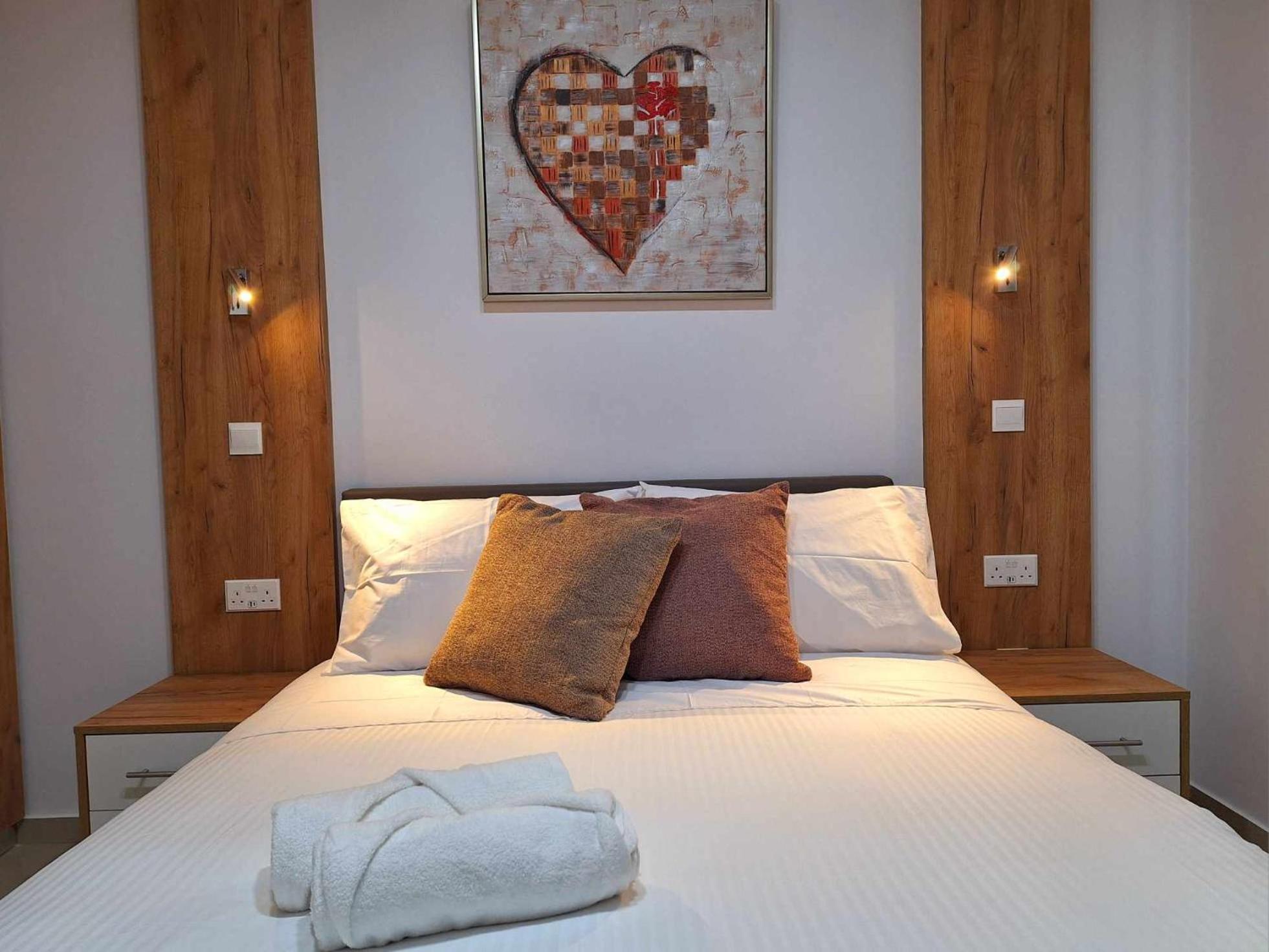 Stylish Apt Kato Paphos Close To Beach & Vibrant Harbor Life Экстерьер фото